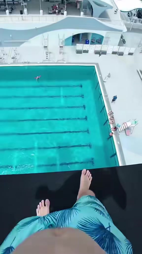 15-meter platform dive! How many points would you give this splash?  🎬: mattsjumps, Osmo Action 4     #DJIaction4 #Diving #10meterdive