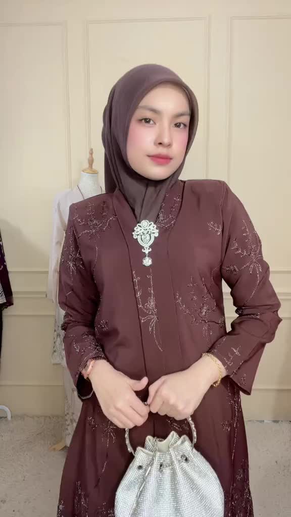 Alissa in code rich brown 🤎 #fyp #hellasexclusive #bajukebaya #bajukebayariau