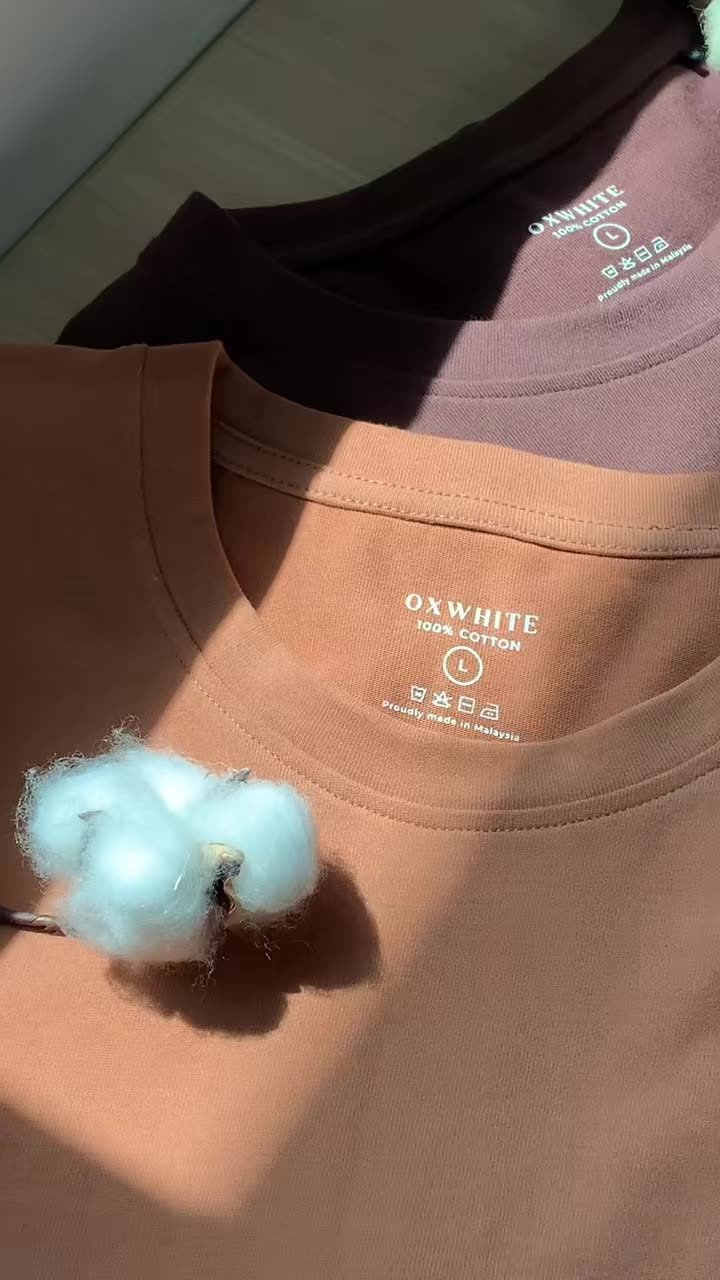 Kalau cuaca panas sangat, pakai je T-shirt kami yang sejuk dan best ini 🍃             💃💋💋  #localbrand #fashiontiktok #fashionweek #casualoutfits #localbusiness #raya2023 #fyp #aesthetic #ootdhijab #simplelife #streetwear #tshirt #raya2023bersama