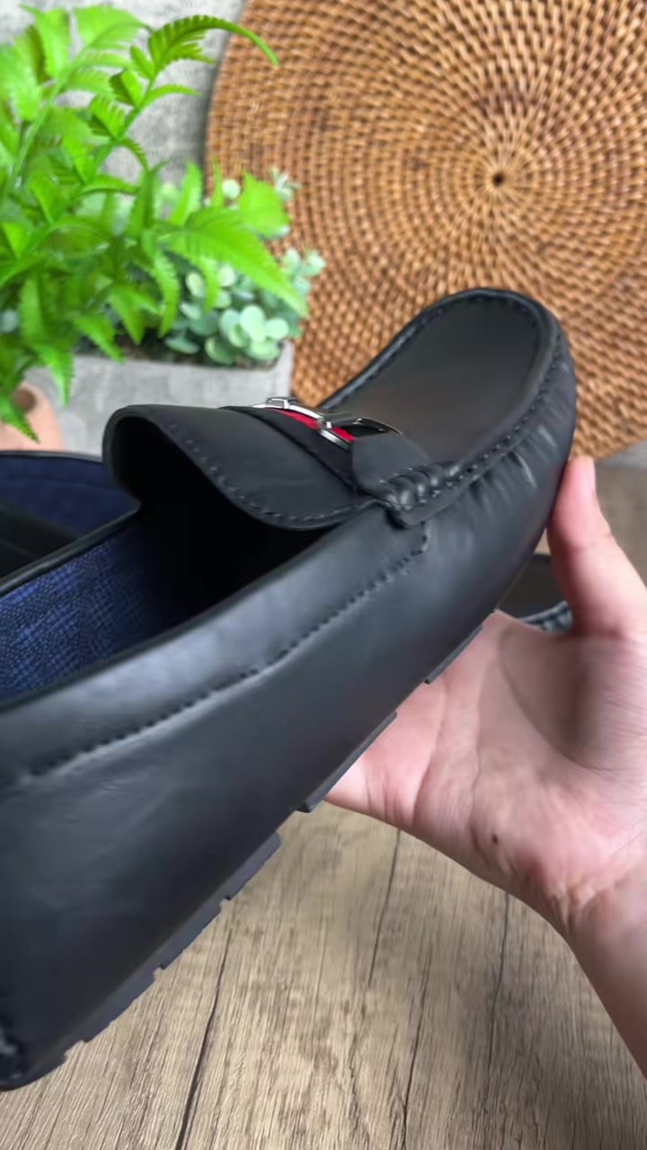 Siapa yg cari kasut yg stylish untuk boyfriend atau suami cepat grab XES men loafers ni!            #xesshoes #kasutxes #shoesforeverymoment #fyp #OOTD #kasutlelaki #loafers #menloafers #stylish #kasut #racuntiktok