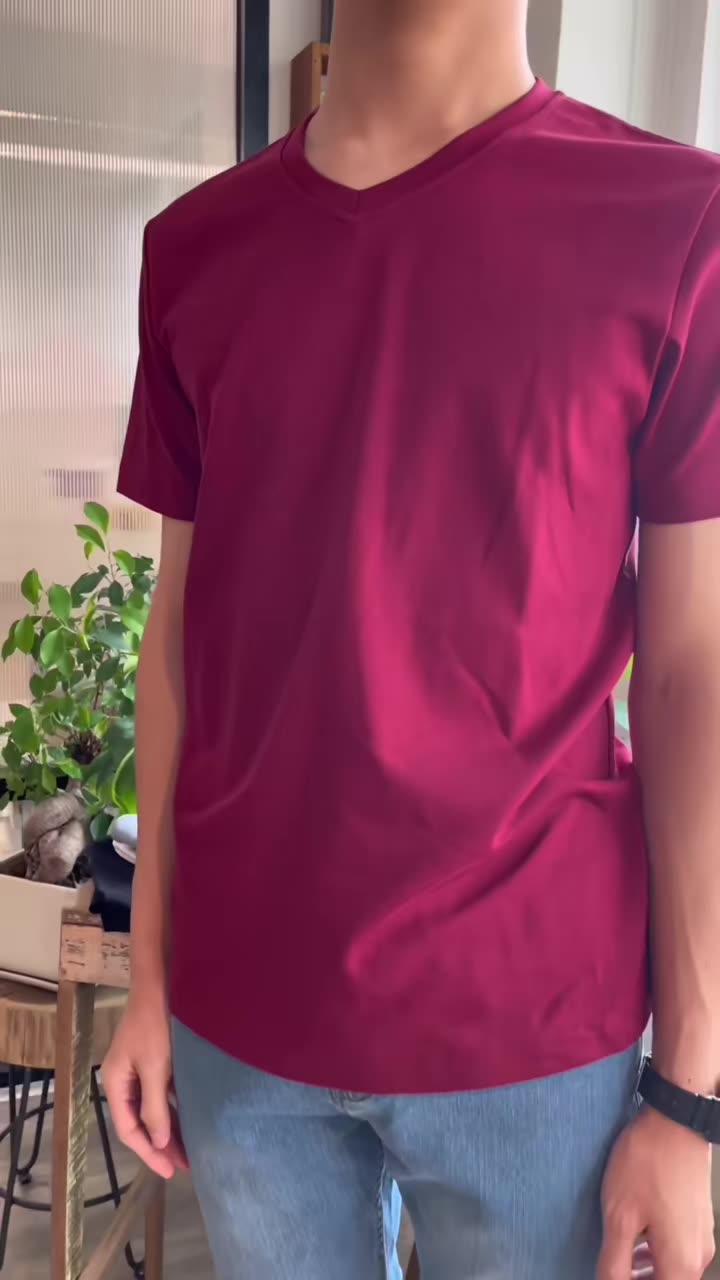 Bosan dengan Tee yang biasa? Cubalah Men V-Neck kami! Jangan lupa join live kami juga, setiap hari selain dari khamis🌚  💃💋💋        #malaysia #fashion #raya2023bersama #tshirtlelakimurah #vnecktshirt #simple #fashionweek #fyp #trendy