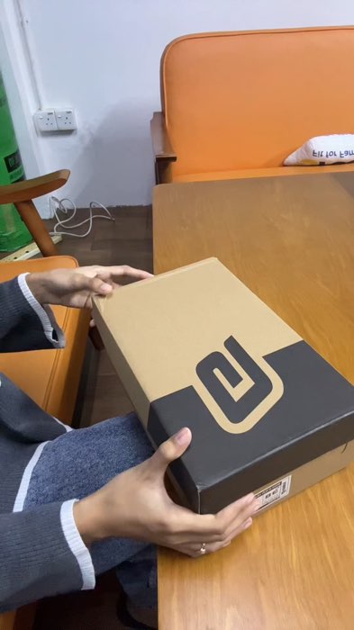 Tak letak expectation yang tinggi pon tapi bila buka je kotak😱 Baru faham kenapa ramai yang berkenan🤭#KasutU #runningshoes #fyp #unboxing
