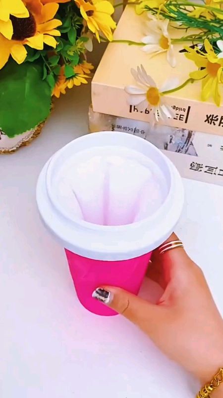 #Slushy Cup Quick-Frozen Smoothie Maker Frozen Magic Squeeze Cup Peasy Slush Ice Shake Bottle#shopee