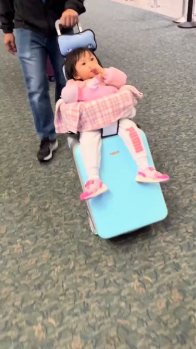 Kids Luggage Travel Suitcase , tired on holiday ? Try this item for easy to carried your son or daughter #trendingthisweek #shopeepick #fyp