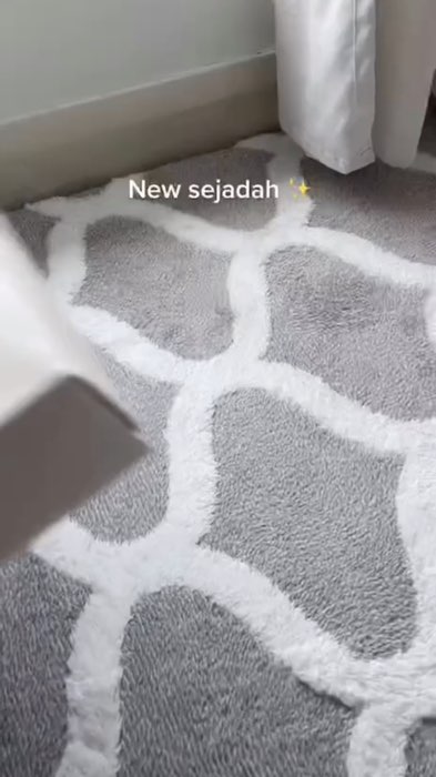 Unboxing sejadah baru 🤩 #naelofar #sejadah #sejadahnaelofar #sejadahneelofa #neelofa #sejadahkecil #sejadahmurah #sejadahcantik #sejadahmini