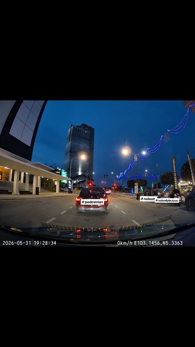 Laluan pejalan kaki kat depan tu je padahal…