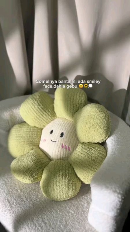 Apa yang comel sangat awak ni!🤏🏻cubit kangg!😆🍵🌻 #bantal #bantalbunga #bantalcomel #bantalgebu #floweroillow #fypp #foryoupage #racunshope #virall