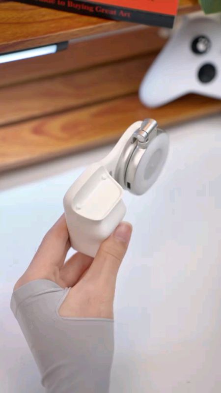 #MagSafe #MagneticPhoneGrip #PhoneCameraGrip #CreatorKit #ContentCreator #TikTokGear #SelfieGrip #VloggingGear #MobilePhotography #VideoCreation