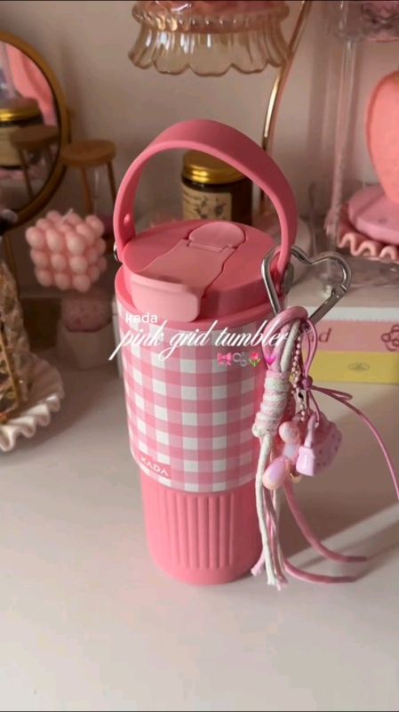 a pink gurlie must have 💐🩷🎀#tumblr#tumbler#stainlesssteeltumbler#foryou#fyp#botolair#waterbottle#trending#viral#pinktumbler#pink#racunshopee#viral