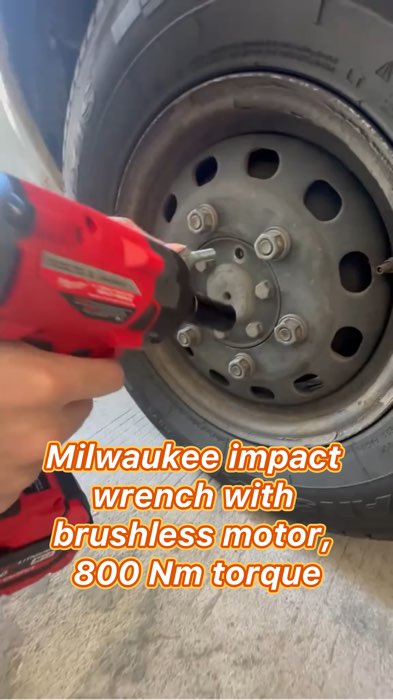 #Milwaukee #impactwrench with brushless motor, 800 Nm, #includes  #cordless #wrench set. #bengkel #viral #Fyp #shopeehaul #pome #drill #impactdrill