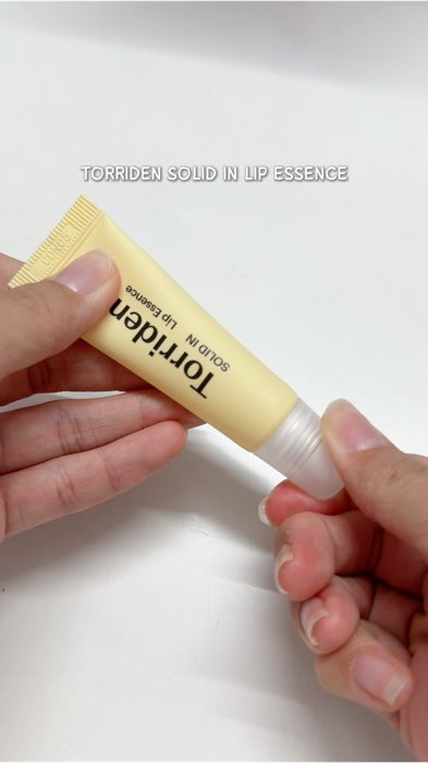 For dry & chapped lips #torriden #torridenlipessence #lipbalm #LipEssence #drylips