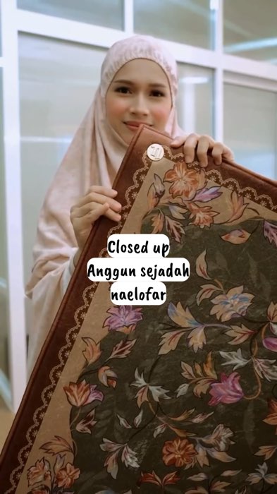 Sejadah baru 😍 bagi hadiah atau hantaran pun sesuai sbb ada kotak sekali #sejadah #naelofar #neelofa #naelofarbabes #sejadahnaelofar #hadiah #grws