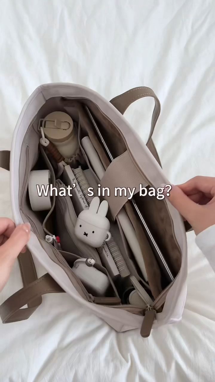 Packing = therapy 🔍 tomtoc T23 tote bag (size m). 🔗bio. #tomtoc #totebags #whatsinmybag #packingasmr #unibag #laptopbag #workbag #dailybag