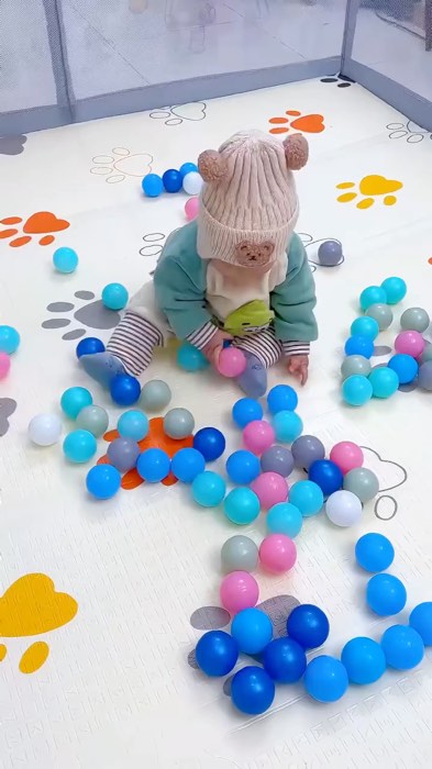 Ruang bermain selamat untuk si kecil dan topi bear comel 👶🏻🐻 #playpen #baby #kids #safety #playground #toy #cutebaby